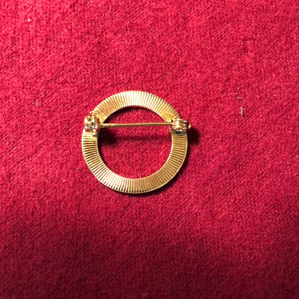 Child’s Circle Pin - Picture 2 of 2